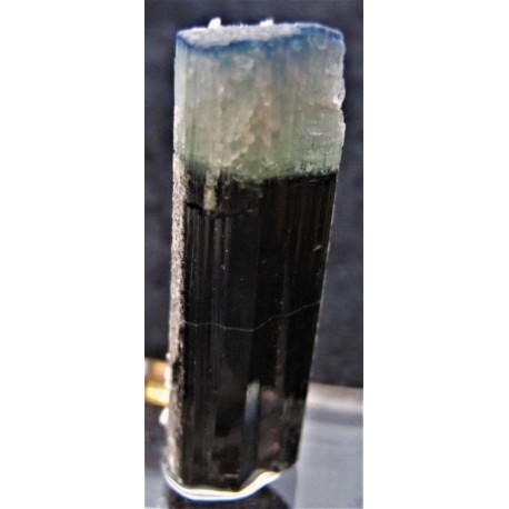 Turmalin x, Elbait mit blauer Kappe und Endflächen